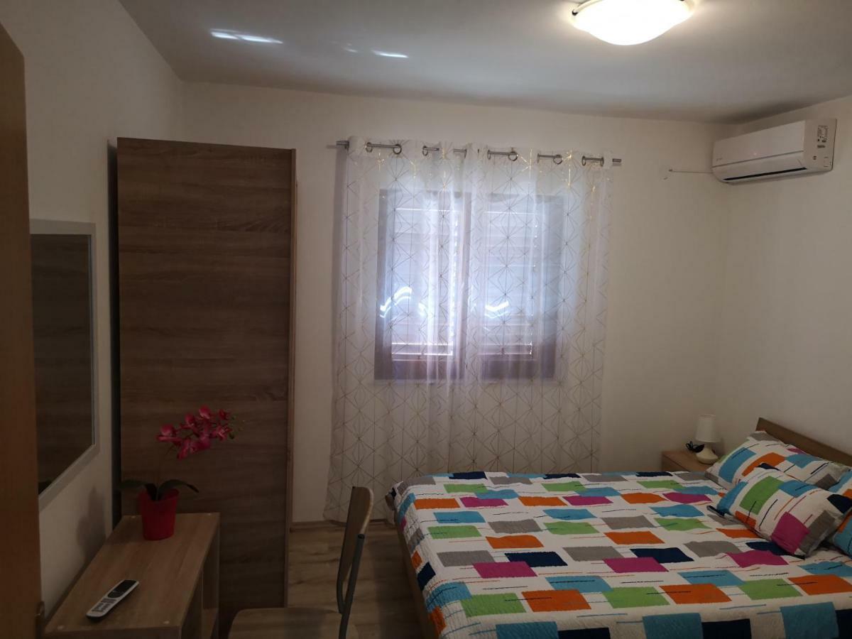 Tomek Apartment Vir Esterno foto