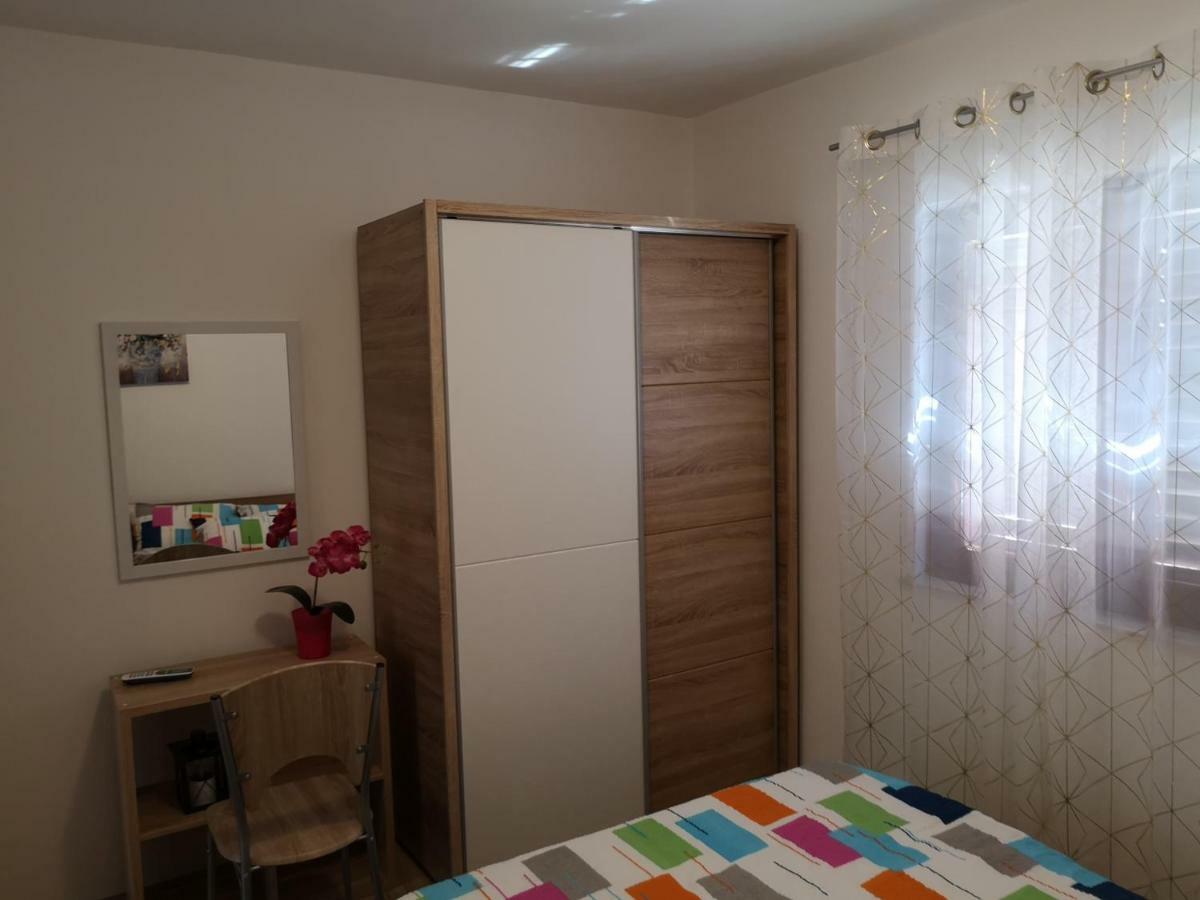 Tomek Apartment Vir Esterno foto