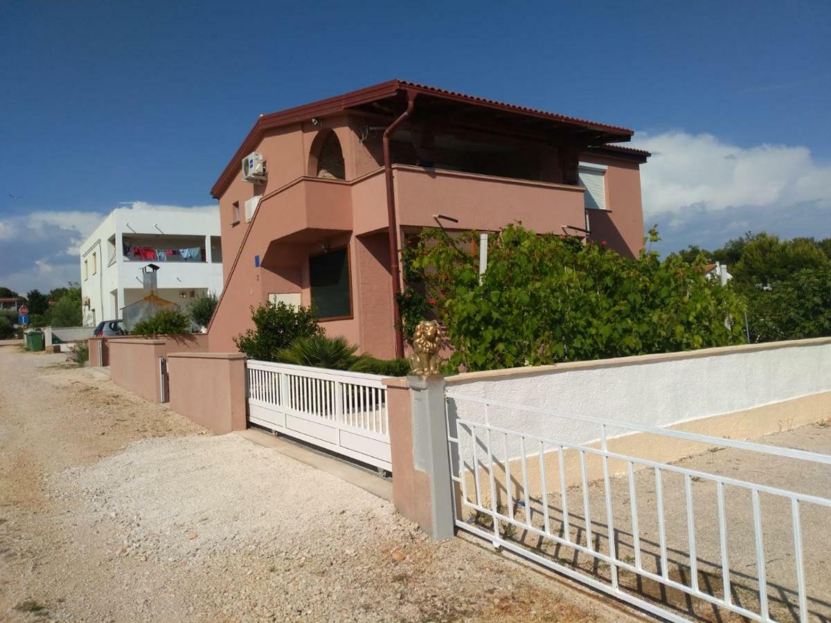 Tomek Apartment Vir Esterno foto